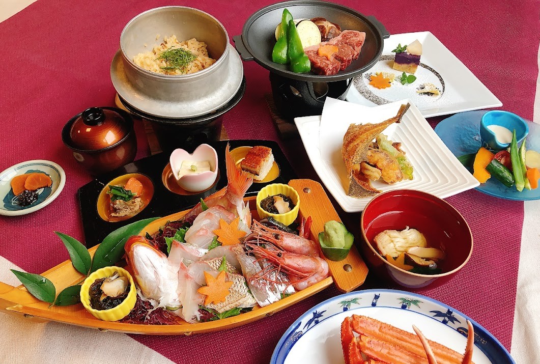 ♡4/1~11/5 【プレミアム】焼きズワイカニに舟盛り、但馬牛ステーキも。プレミアムプラン 自慢の鯛釜めしも!