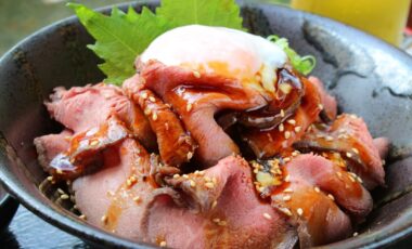 ローストビーフ丼始まりました☆