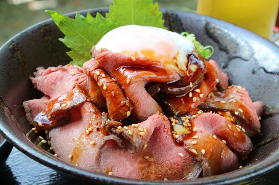 ローストビーフ丼始まりました☆